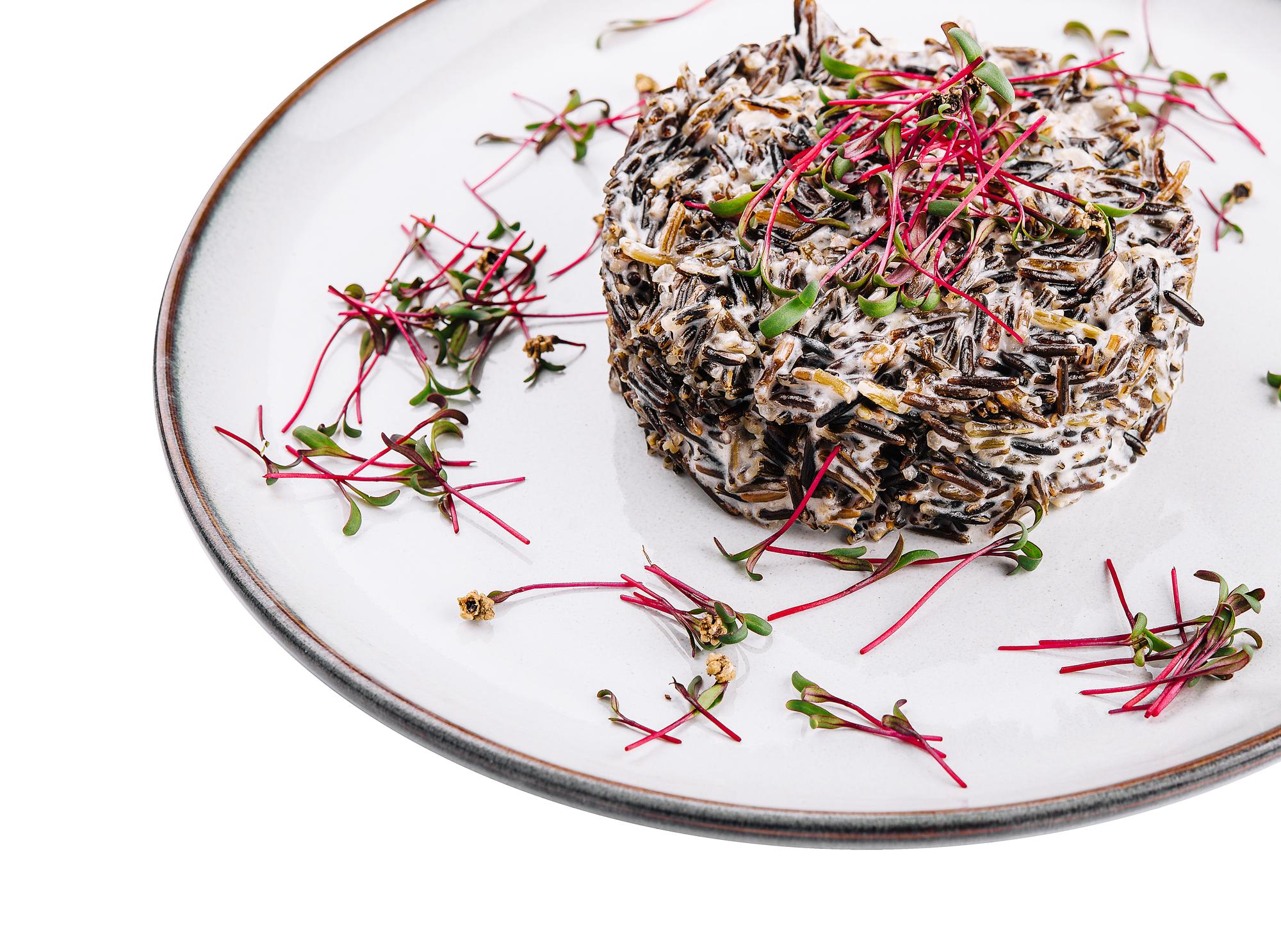 Duża kompozycja talerza — eksperymentalne menu